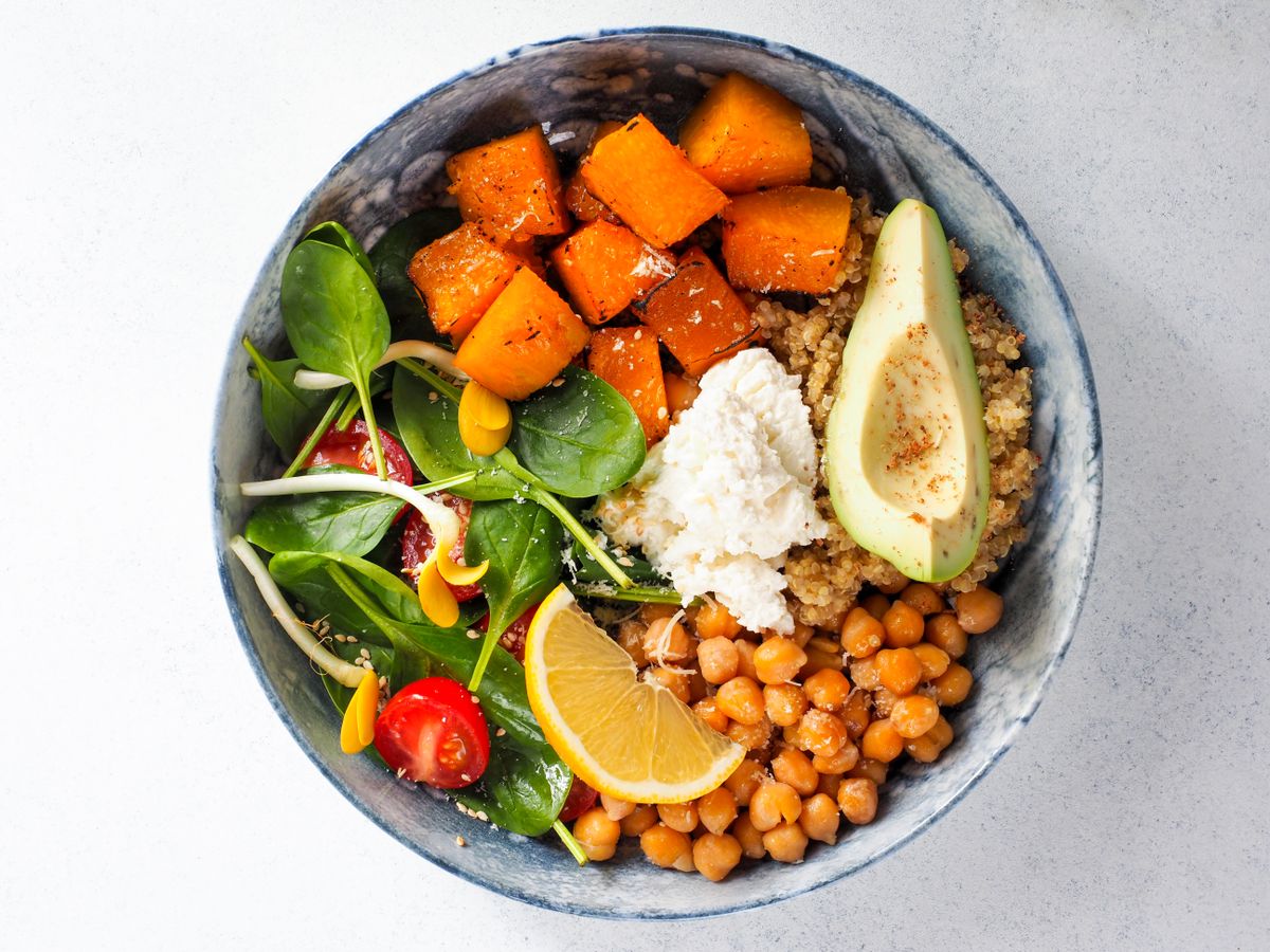Veggie bowl (chickpea, roasted vegetables, tahini)